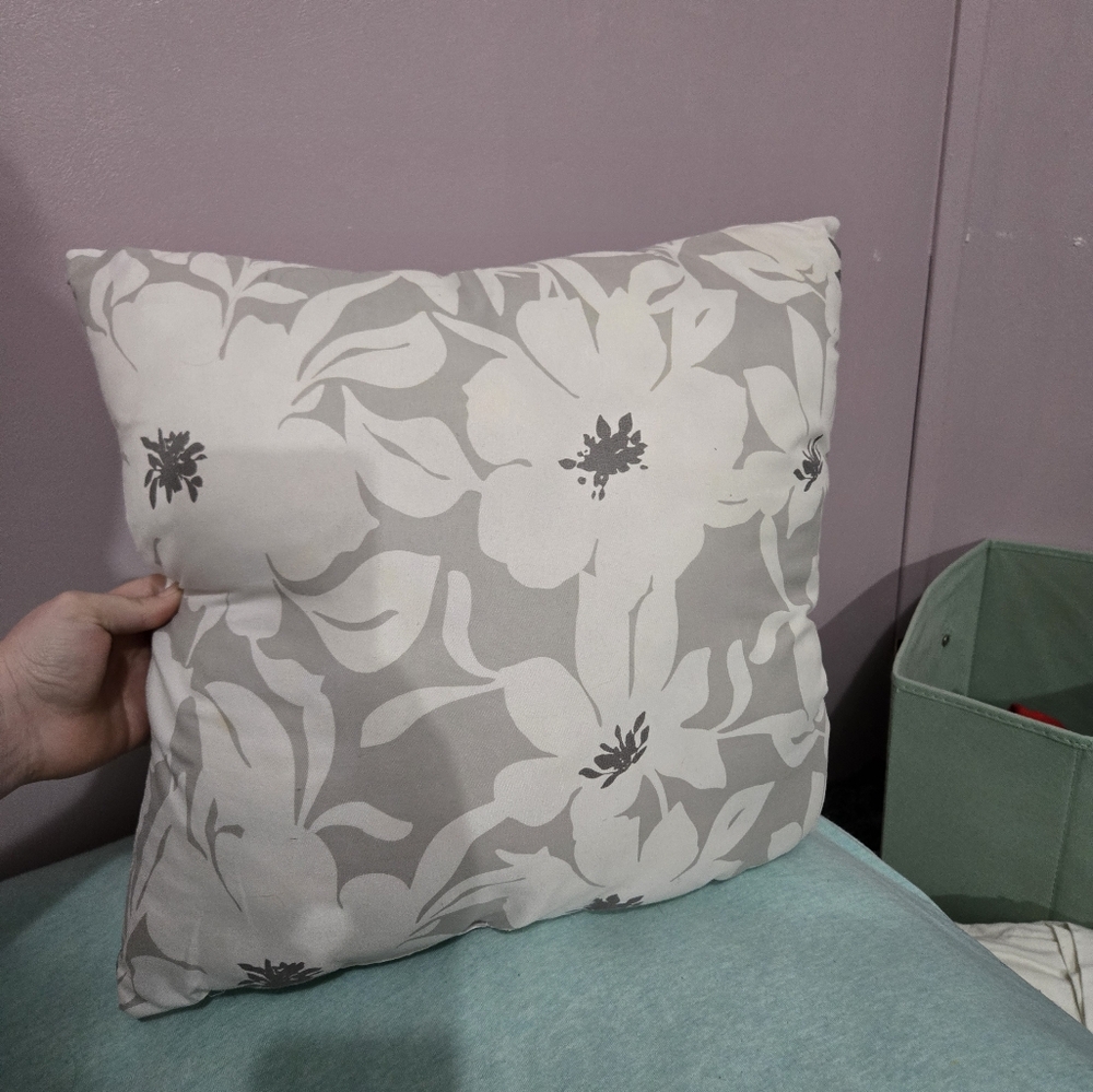 Decorative bed pillow